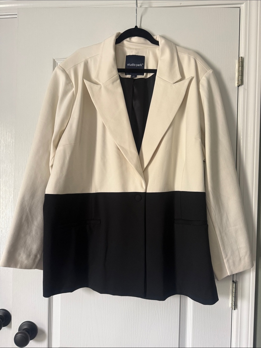 Studio Park Two-Tone Black and Cream Blazer Size 5X